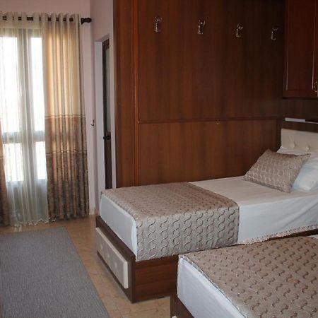 Hotel Hasmegaj Mahall' e Kryethuit エクステリア 写真