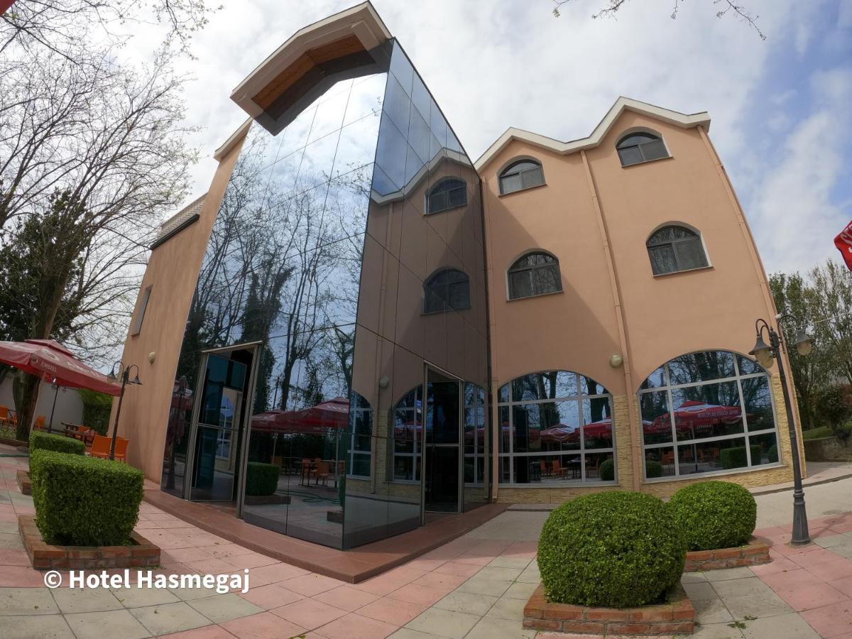 Hotel Hasmegaj Mahall' e Kryethuit エクステリア 写真