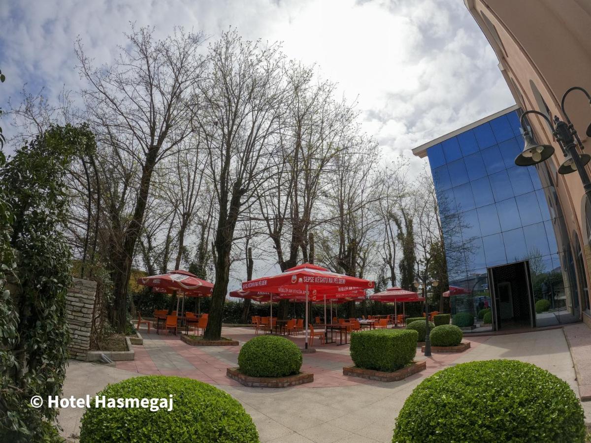 Hotel Hasmegaj Mahall' e Kryethuit エクステリア 写真