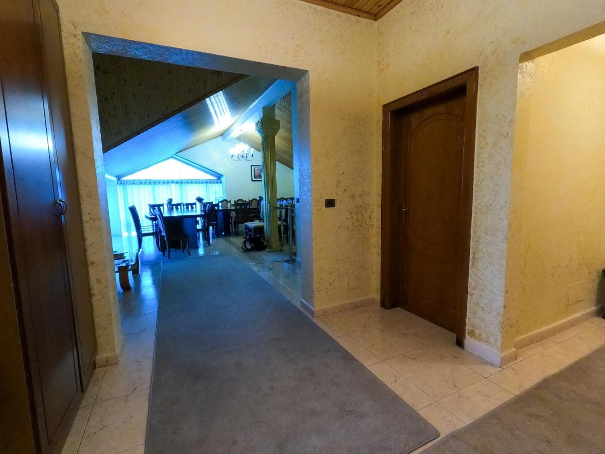 Hotel Hasmegaj Mahall' e Kryethuit エクステリア 写真