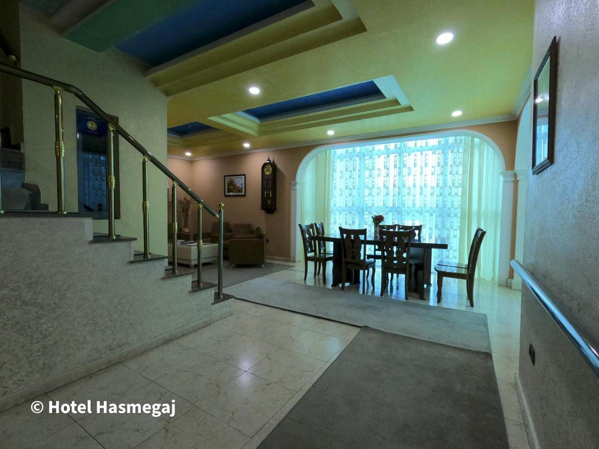 Hotel Hasmegaj Mahall' e Kryethuit エクステリア 写真