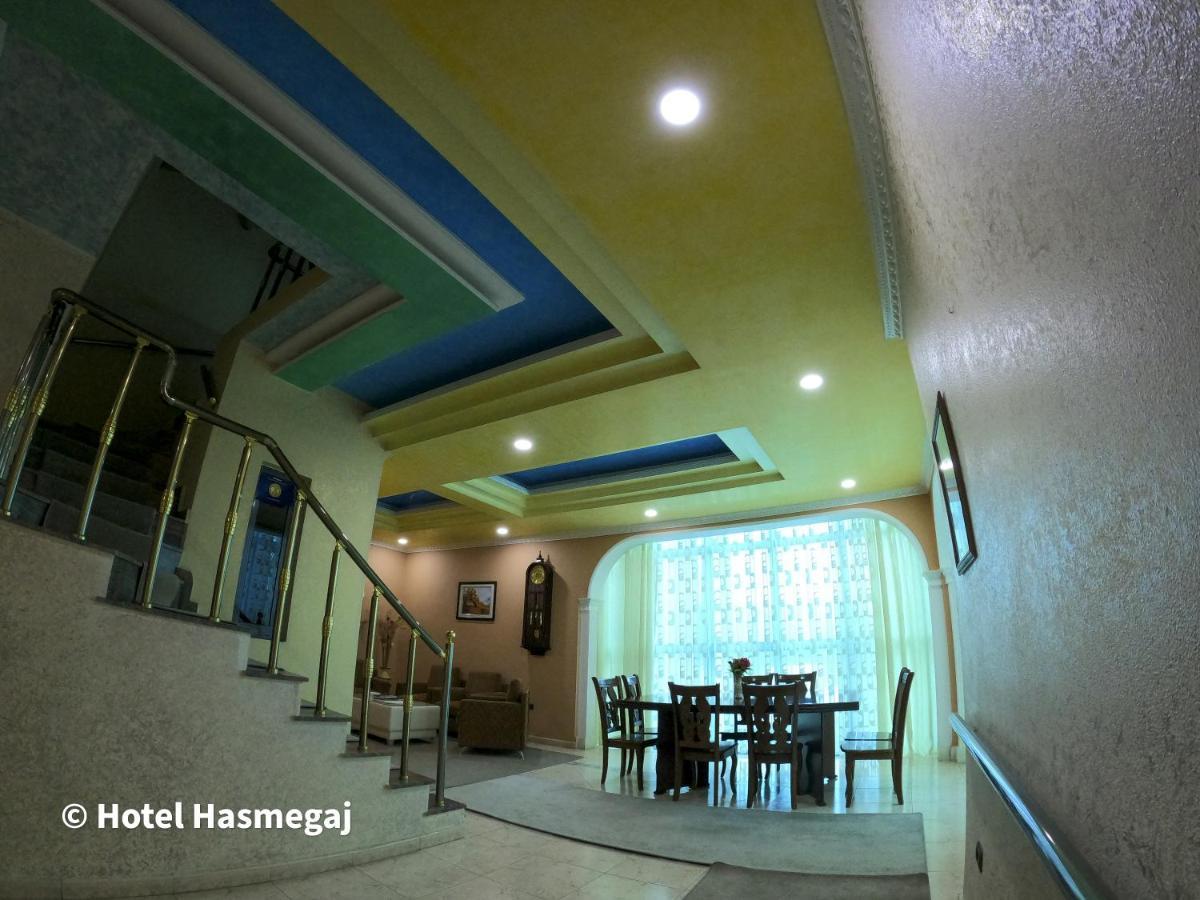 Hotel Hasmegaj Mahall' e Kryethuit エクステリア 写真