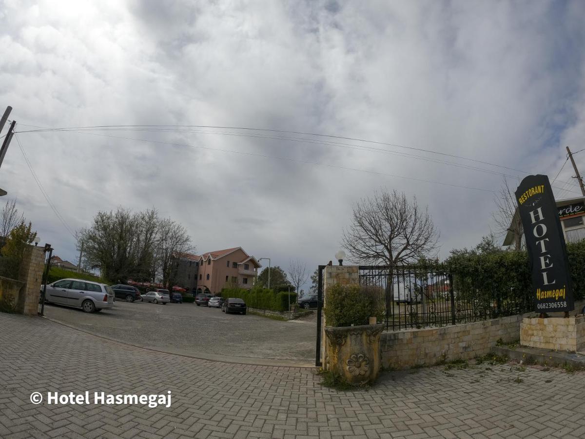 Hotel Hasmegaj Mahall' e Kryethuit エクステリア 写真