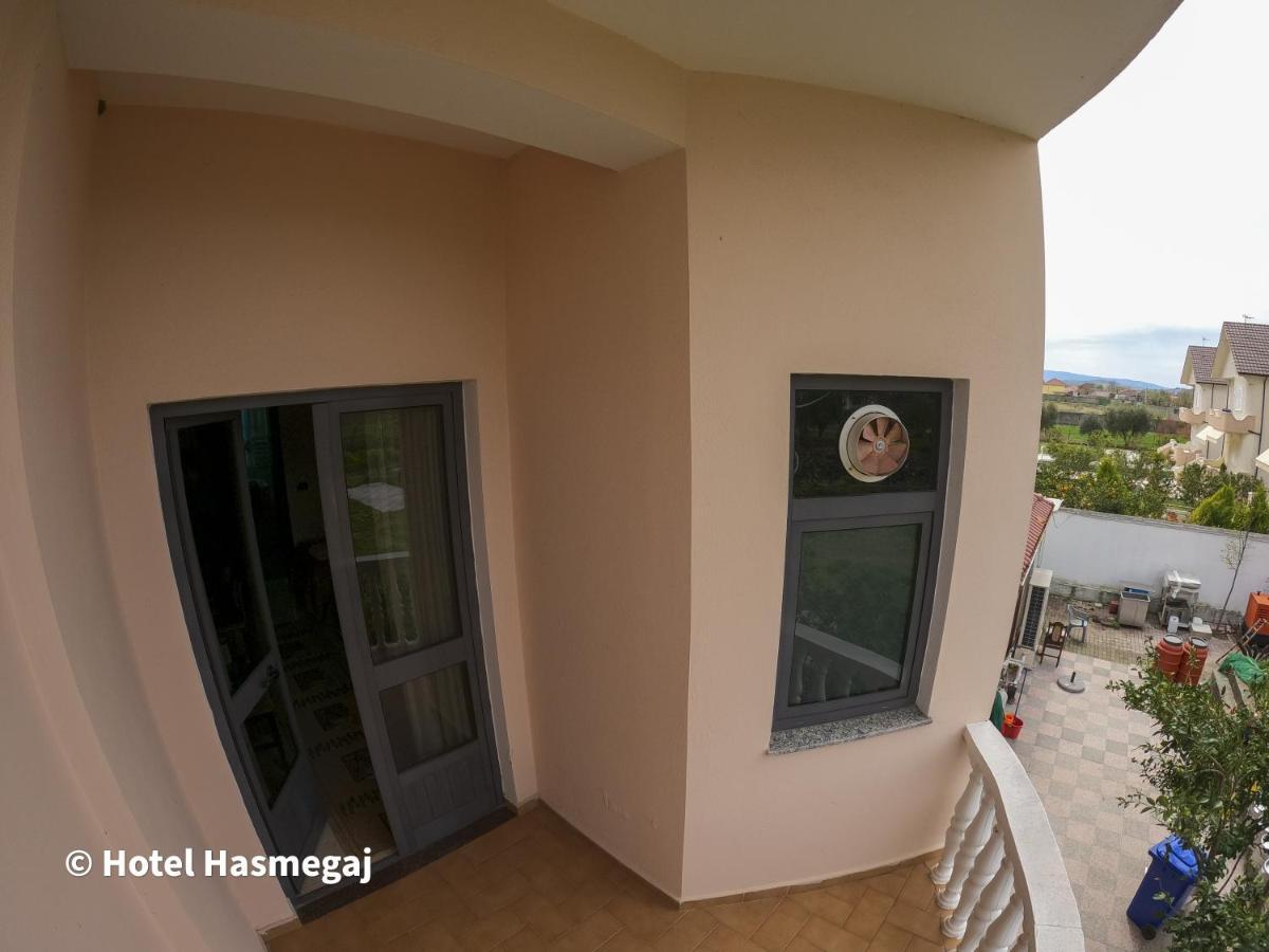 Hotel Hasmegaj Mahall' e Kryethuit エクステリア 写真