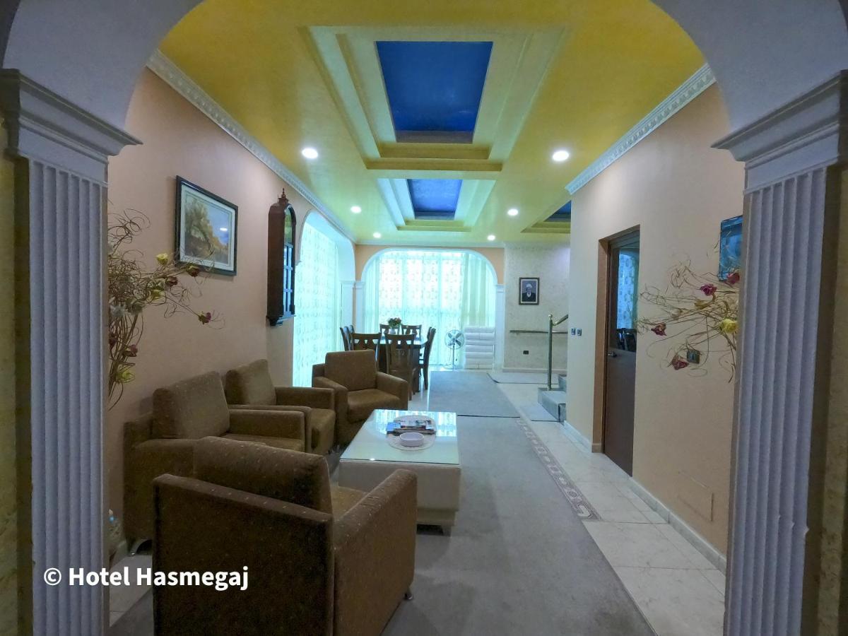 Hotel Hasmegaj Mahall' e Kryethuit エクステリア 写真