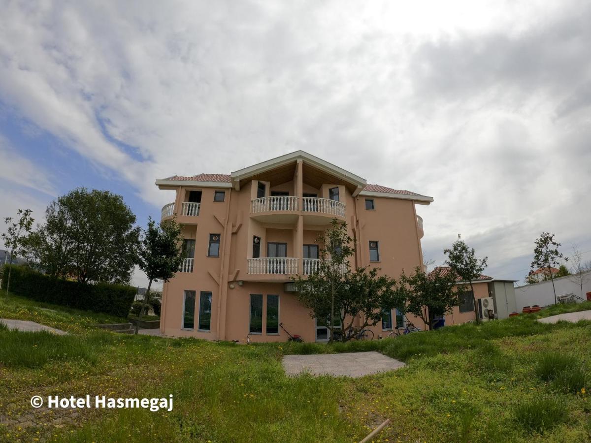 Hotel Hasmegaj Mahall' e Kryethuit エクステリア 写真