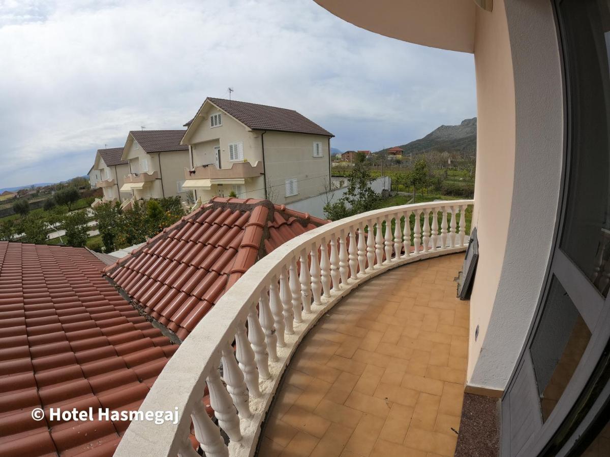 Hotel Hasmegaj Mahall' e Kryethuit エクステリア 写真