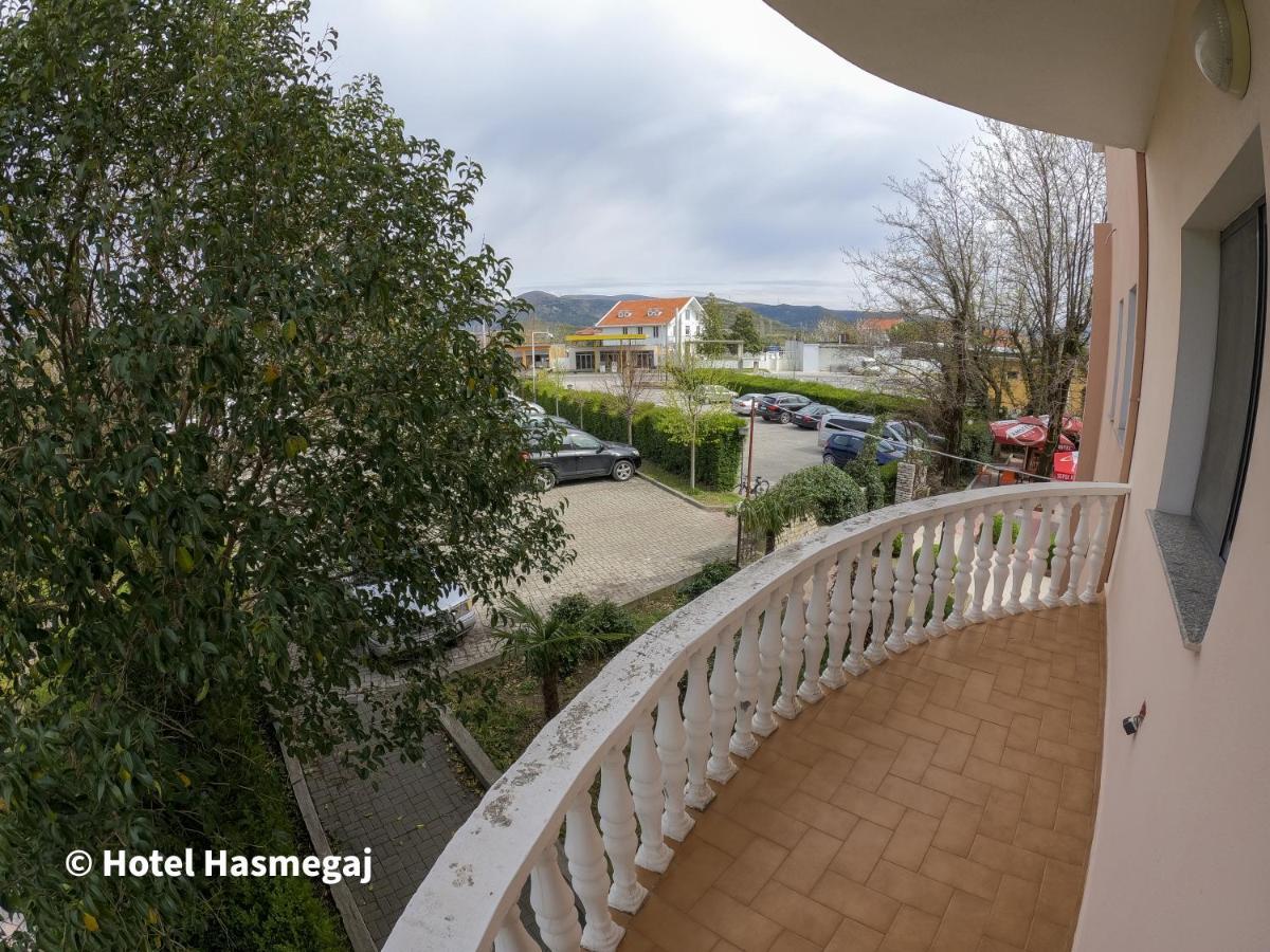 Hotel Hasmegaj Mahall' e Kryethuit エクステリア 写真
