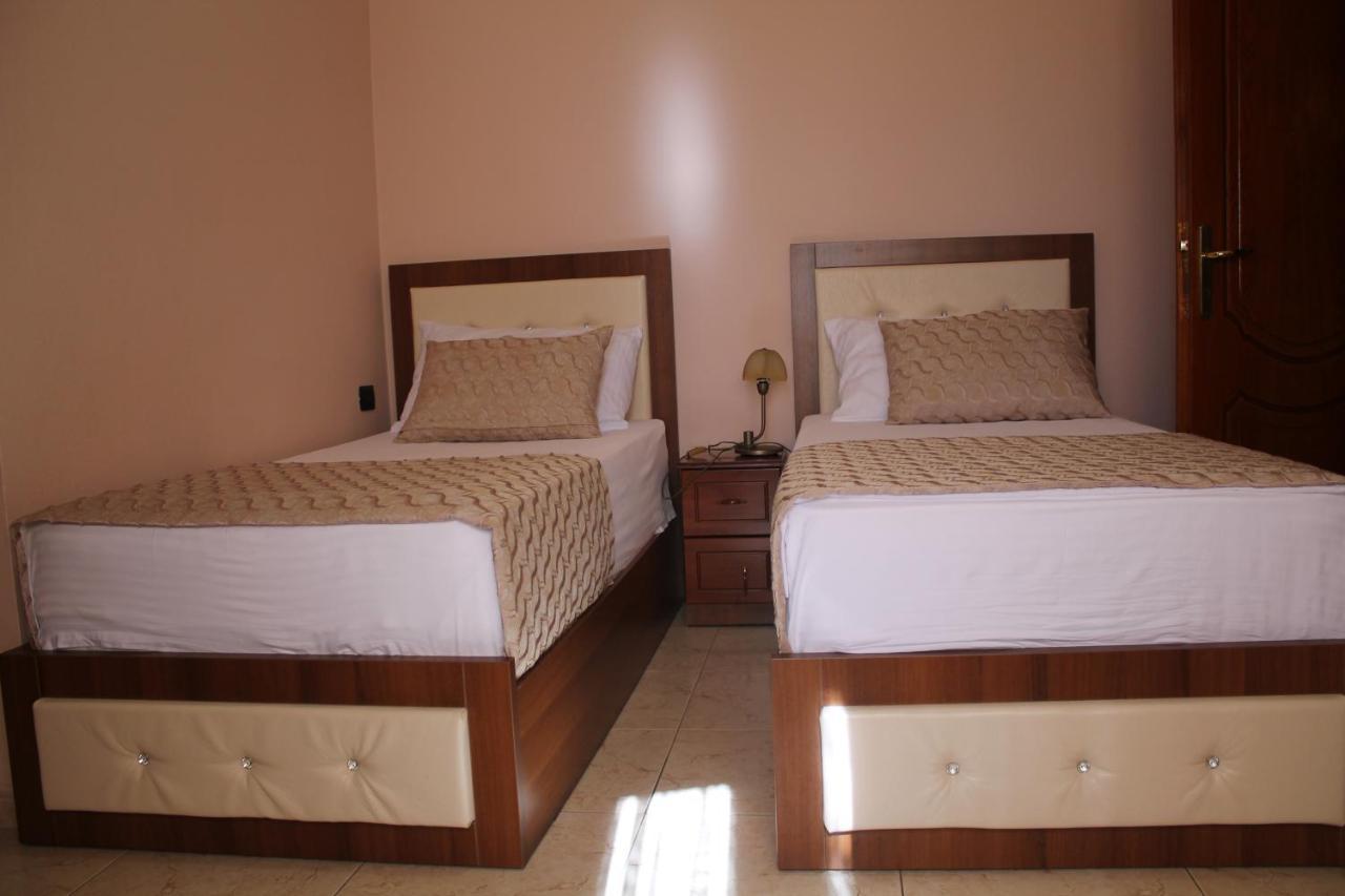 Hotel Hasmegaj Mahall' e Kryethuit エクステリア 写真