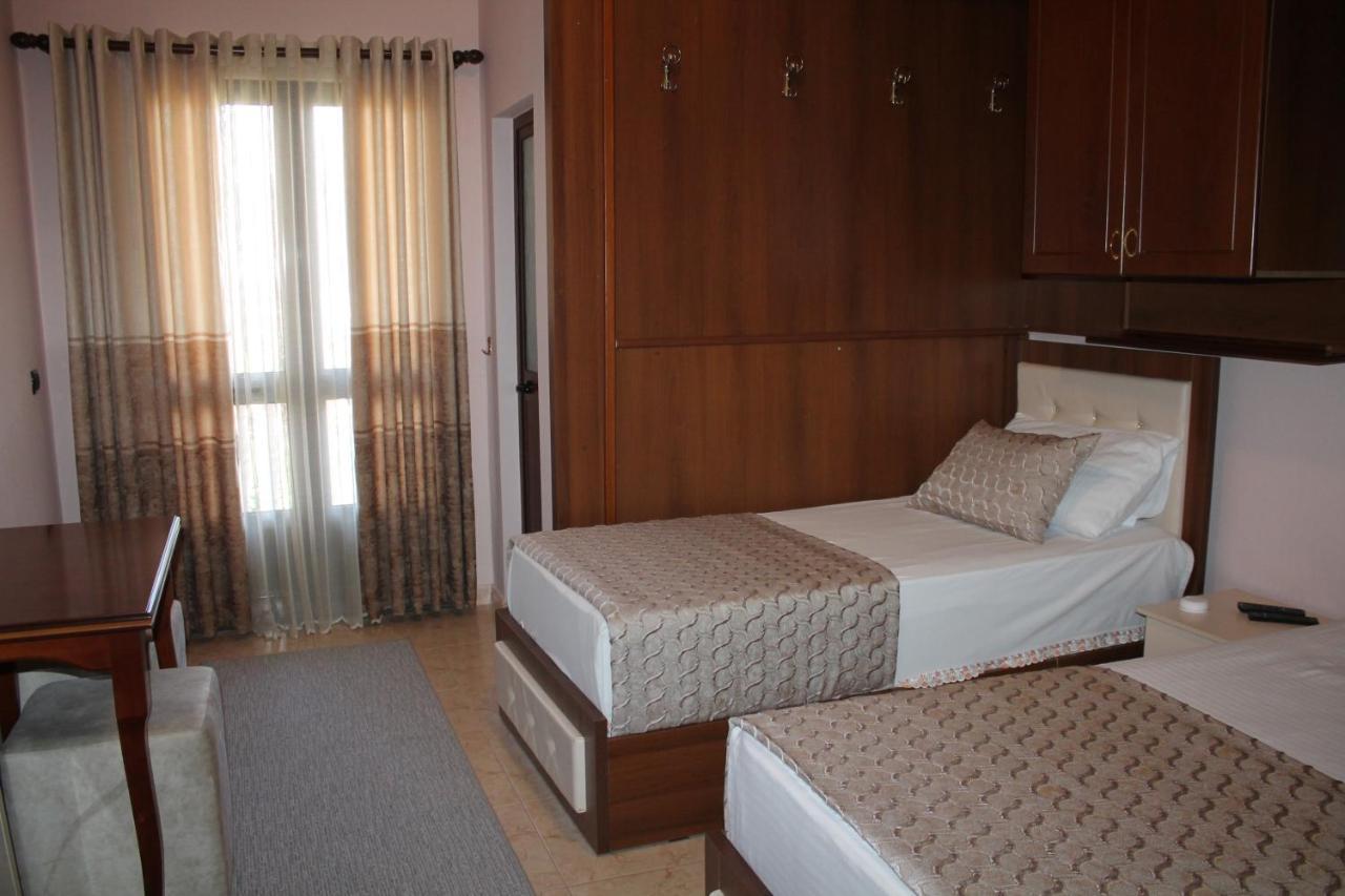 Hotel Hasmegaj Mahall' e Kryethuit エクステリア 写真