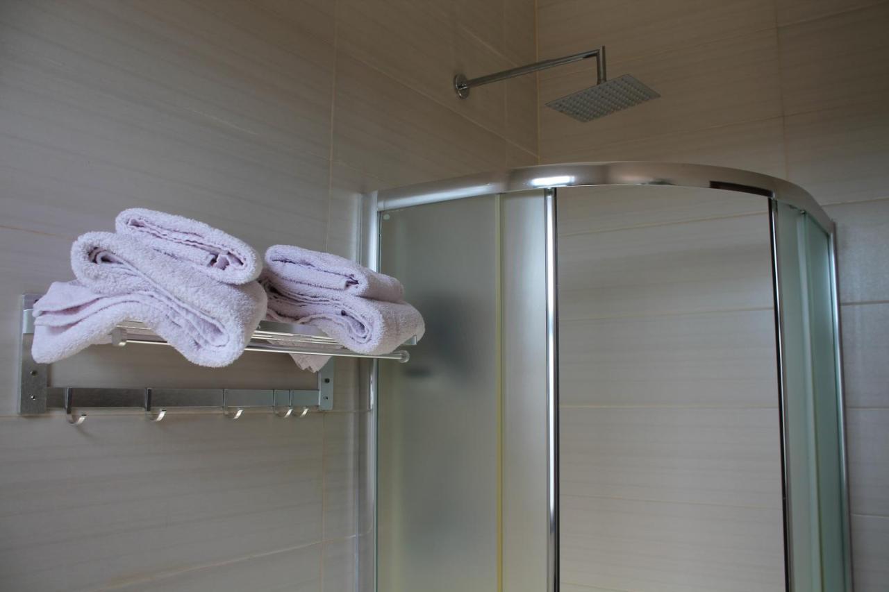 Hotel Hasmegaj Mahall' e Kryethuit エクステリア 写真