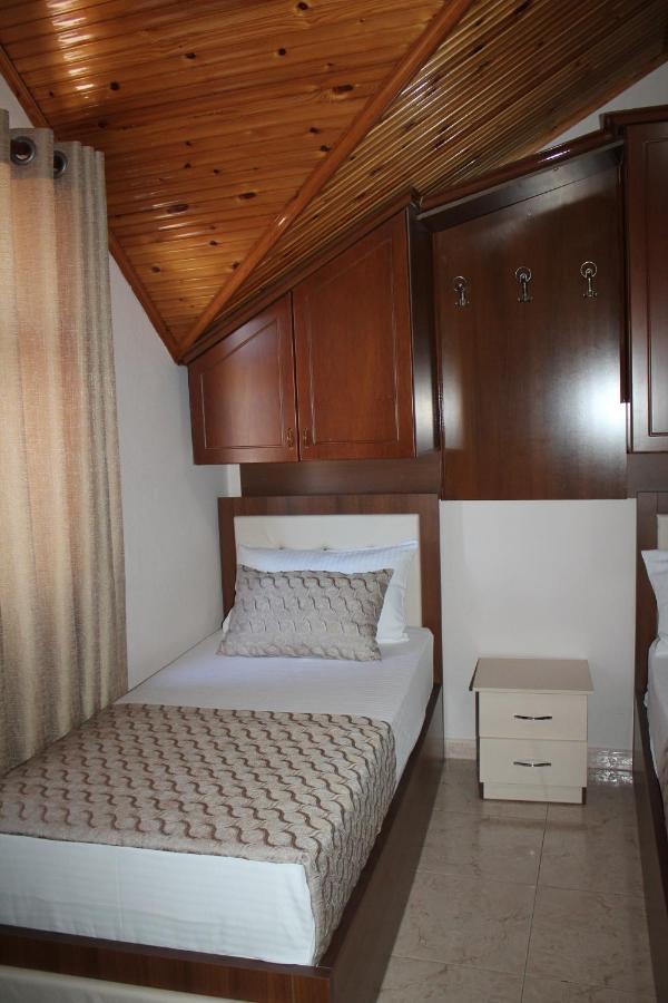 Hotel Hasmegaj Mahall' e Kryethuit エクステリア 写真
