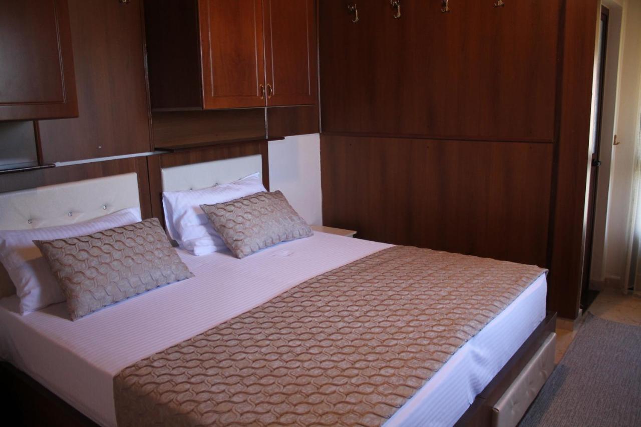 Hotel Hasmegaj Mahall' e Kryethuit エクステリア 写真