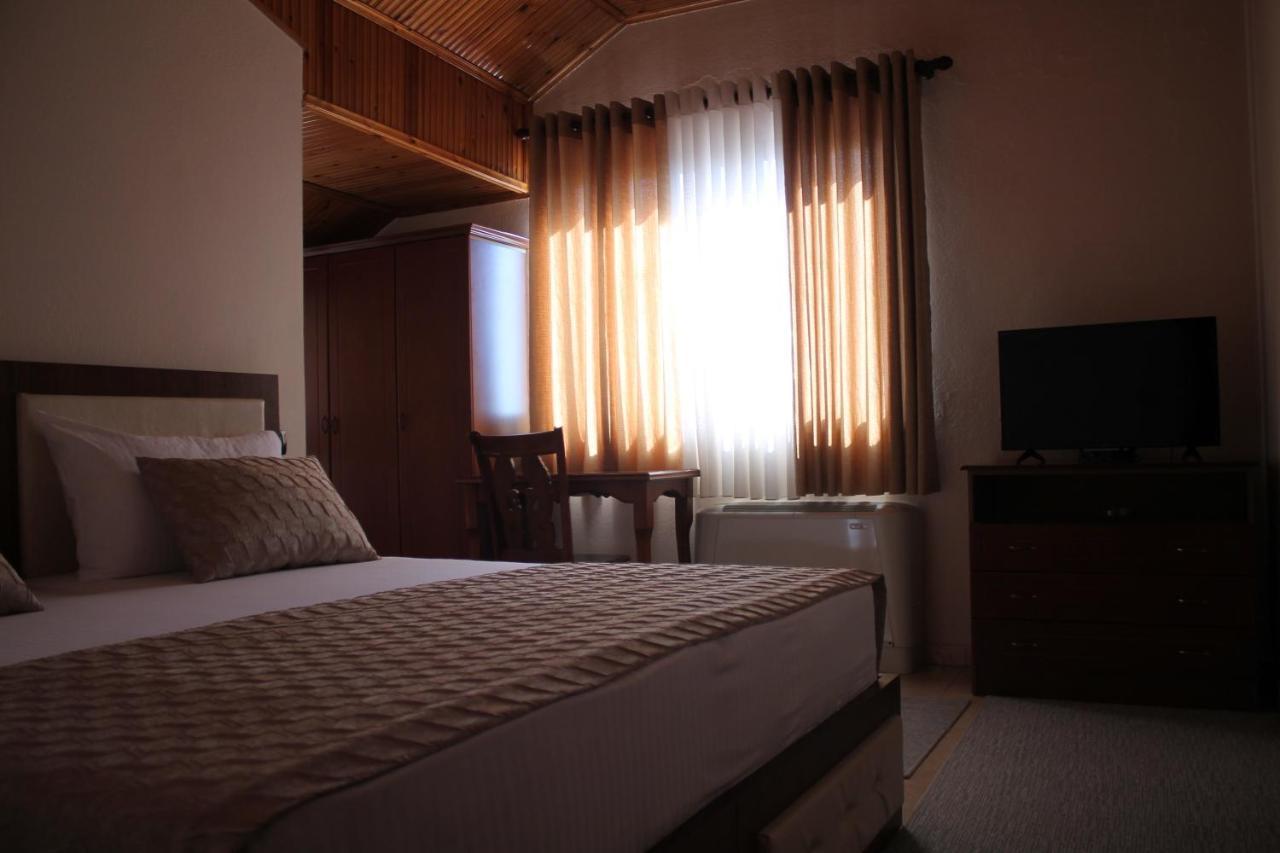Hotel Hasmegaj Mahall' e Kryethuit エクステリア 写真
