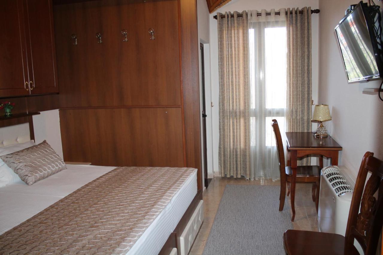 Hotel Hasmegaj Mahall' e Kryethuit エクステリア 写真