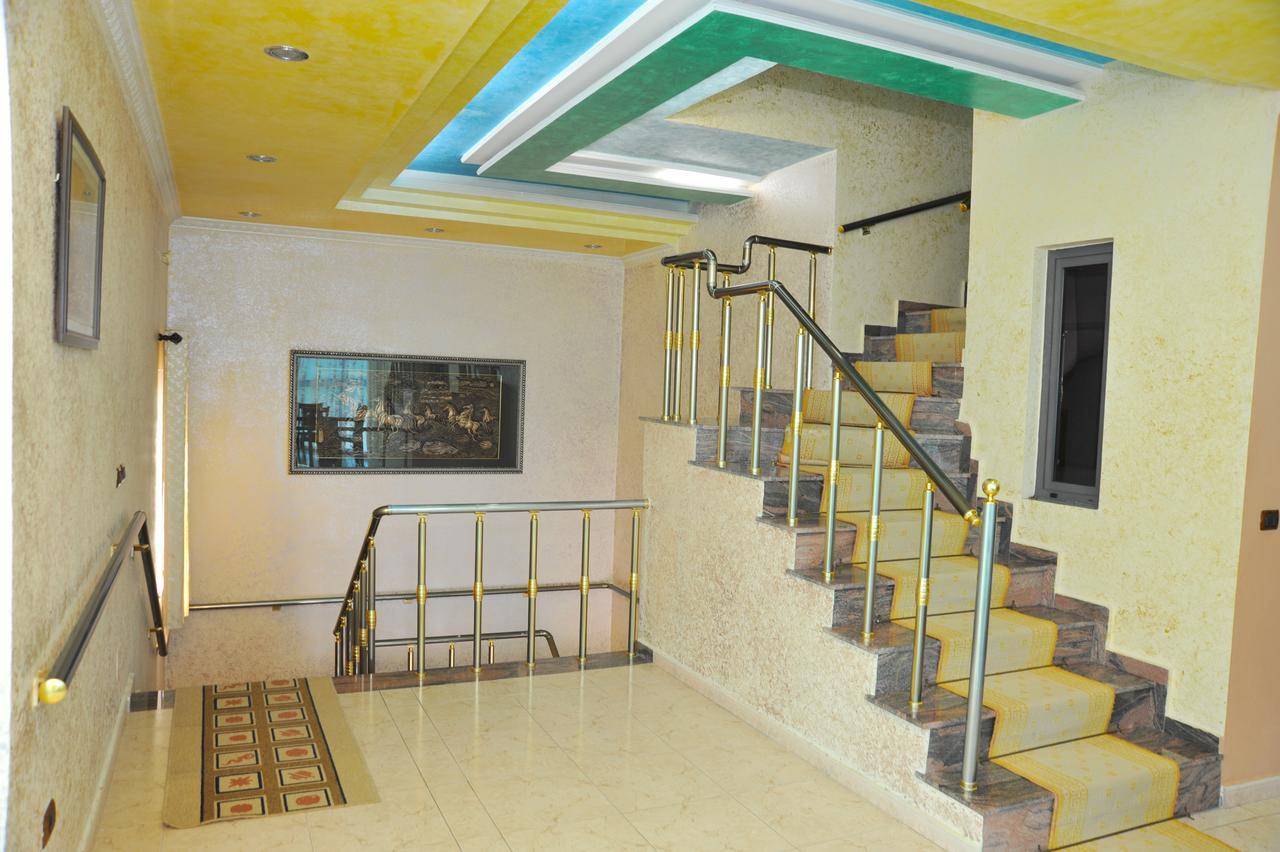Hotel Hasmegaj Mahall' e Kryethuit エクステリア 写真